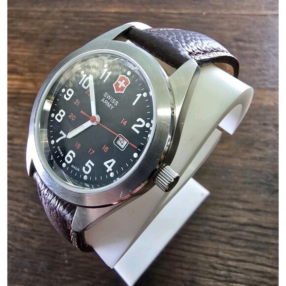 Ladies Victorinox Swiss Army 34mm Garrison SS 241084 Quartz Watch New Battery - Picture 3 of 10